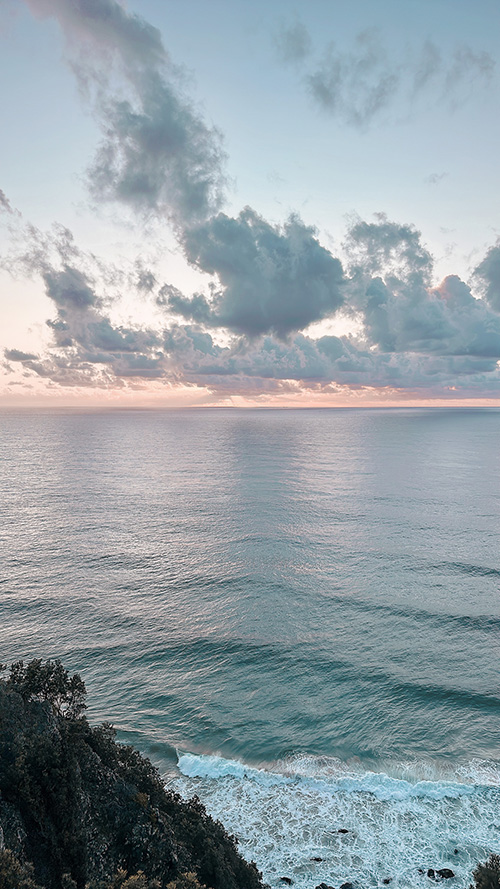 夕暮れの海と空、美しい雲の風景